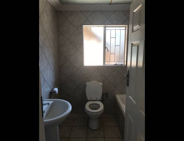 3 bed property to rent in BONAERO PARK